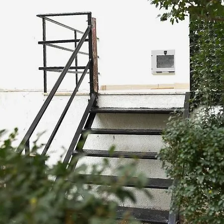 Center 4 - Way Apartment